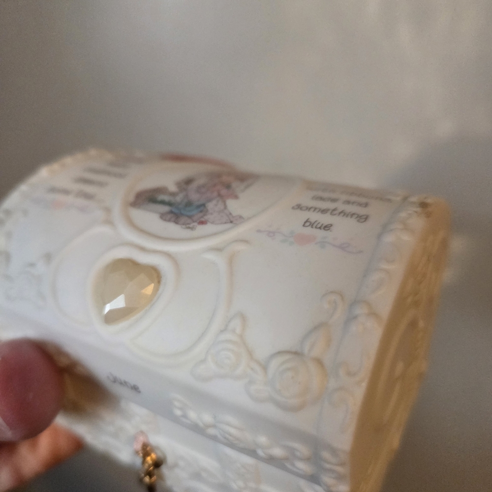 Precious Moments White Jewelry Organizer with Gold Key - Picture 6 of 10